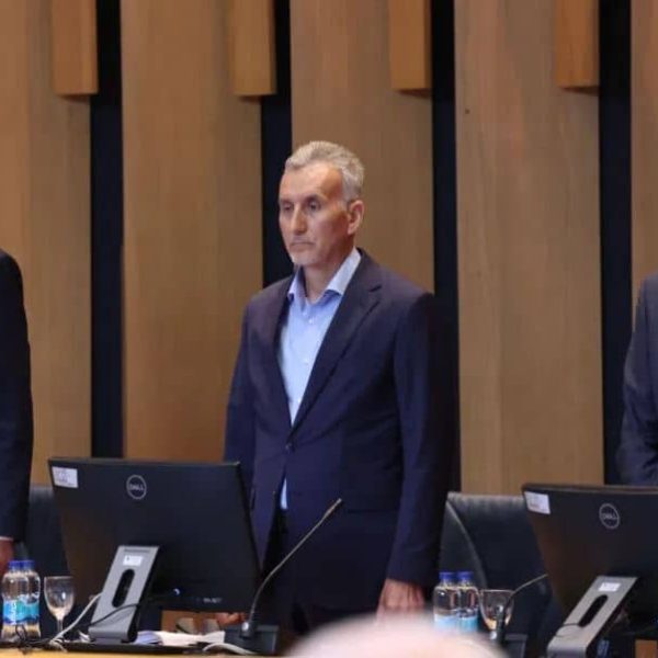 Padaju maske: Bruka i sramota u Parlamentu BiH i “bježanija”…