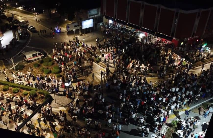 Bh. grad na nogama zbog finala Zvezda Granda: Pogledajte kako podržavaju svog sugrađanina