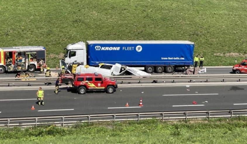 Stravična saobraćajna nesreća u Sloveniji, poginulo pet osoba