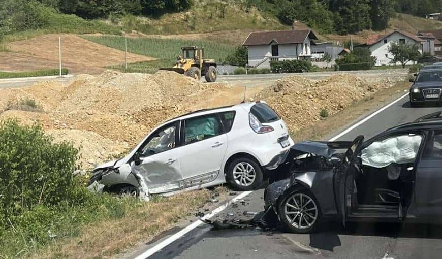 Žestoka saobraćajna nesreća, tri osobe hitno prevezene u bolnicu