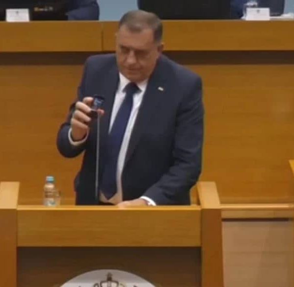 Dodik nazvao pilota usred sjednice NSRS i pustio ga na…