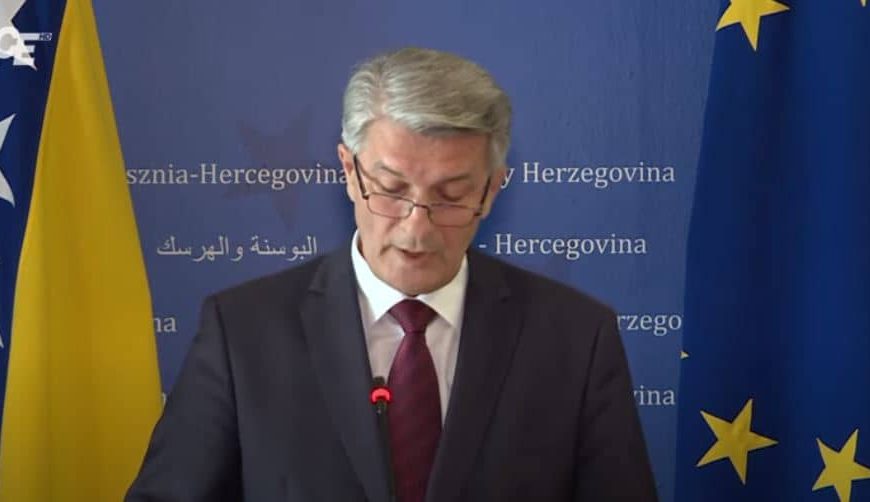 Pogledajte snimak: Šemsudin Mehmedović jednim potezom izazvao politički potres u BiH