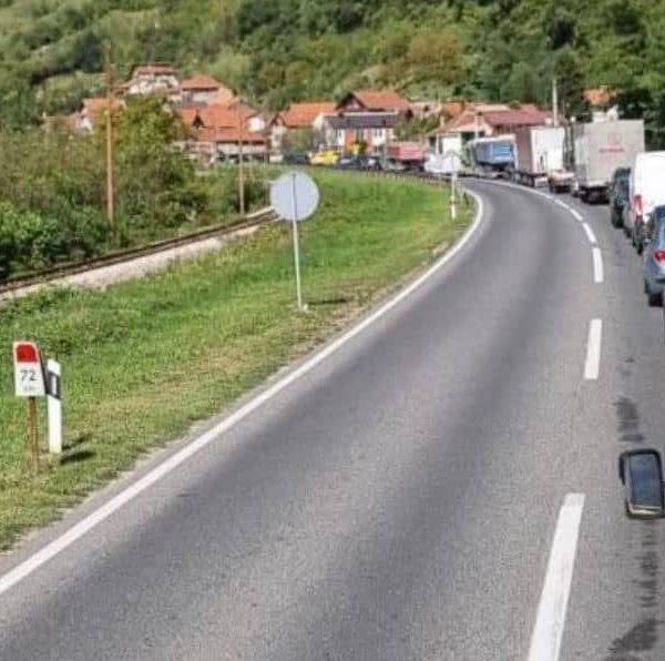 Ljudi kasne na posao! Građani bijesni zbog radova na M-17, kilometarske kolone