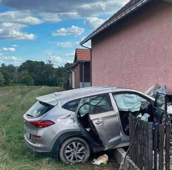 Strahovita saobraćajna nesreća, poginuo vozač