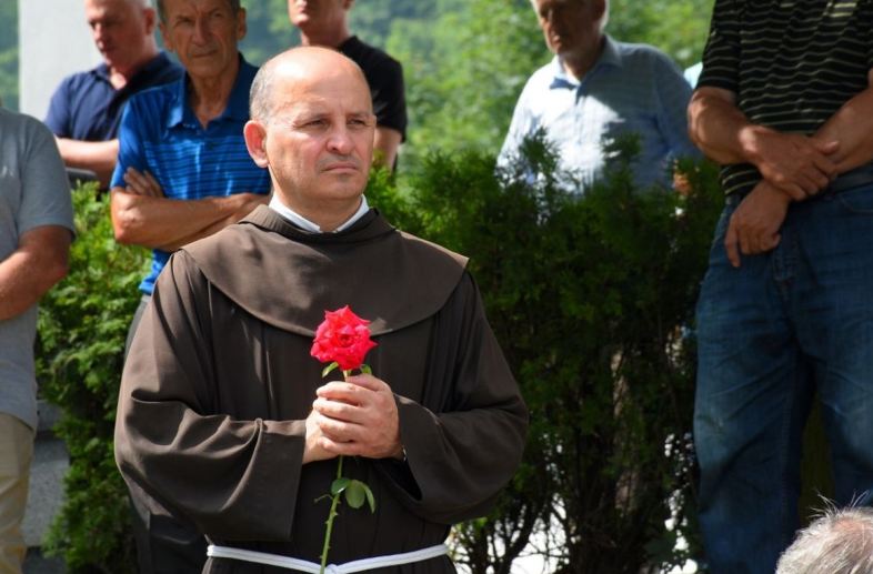 Bosanski franjevac na ispraćaju tabuta: Zajedno u boli sa žrtvama Bosne Srebrene