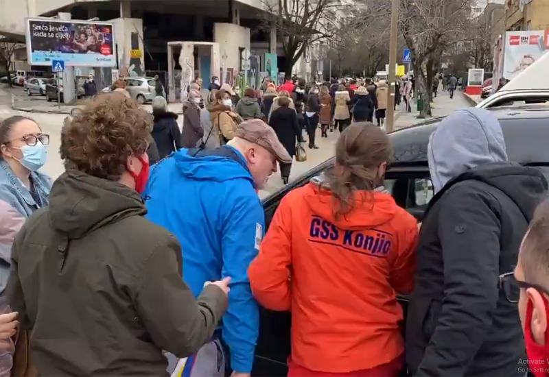 Pogledajte obračun vozača i demonstranata u BiH! (VIDEO)