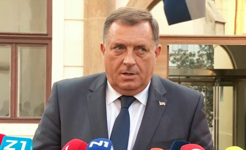 “Pljačkaška vlast, ronhil, pocijepao Vas je Senad Hadžifejzović…” Milorad Dodik odgovara: Lažete, ti si kreten, pocijepan si hodao pa pokrao borce