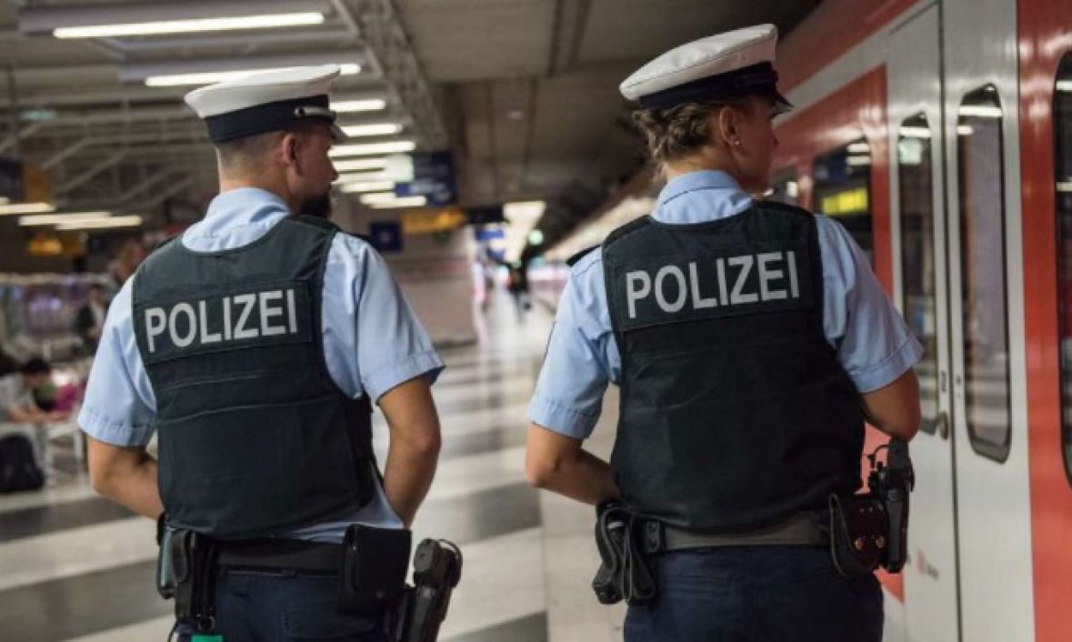 Bosanka izazvala haos na aerodromu u Minhenu: Napala je njemačke policajce, jednog udarila šakom, drugog ugrizla