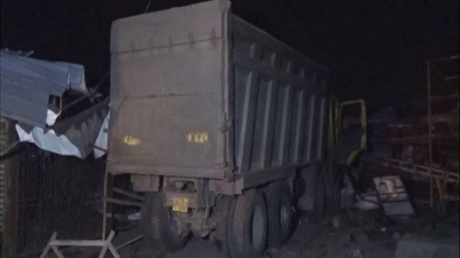 STRAVA I UŽAS: Kamion usmrtio 15 radnika