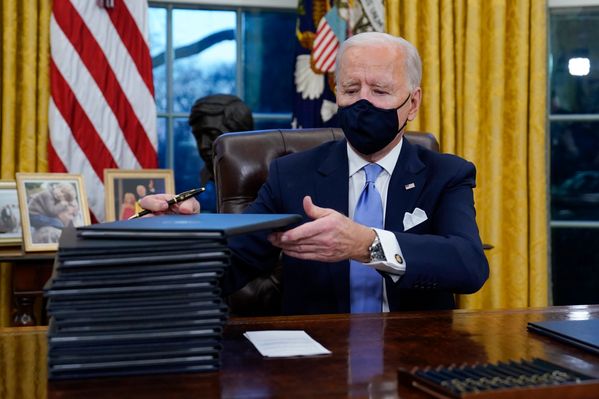 Američki predsjednik Joe Biden odmah uvodi velike promjene i mijenja odluke Donalda Trumpa!