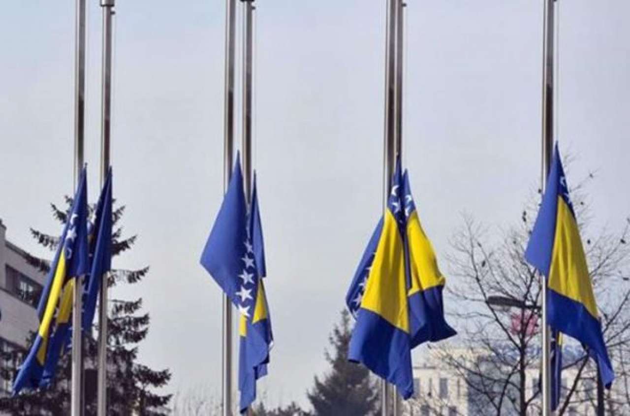 Dan žalosti u Bosni i Hercegovini, zastave na pola koplja