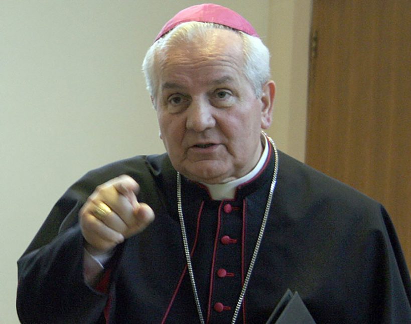 Biskup Franjo Komarica: “Na svršetku moje službe želim ostaviti svima vama svoju zadnju poruku”