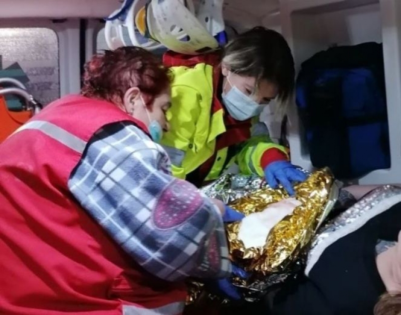 Bosanka dobila trudove u kafiću, porodila se na autoputu u vozilu Hitne pomoći