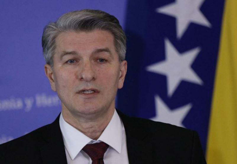 Mehmedović u oštrom tonu: “Očekujem od Schmidta da javno objasni šta je dogovarao sa Vučićem i kakvu odluku će donijeti u narednom periodu”