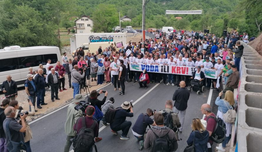 Podršku mještanima daje i “Dubioza kolektiv”, “Pusti me da tečem”: Protest protiv izgradnje malih hidroelektrana na Neretvici