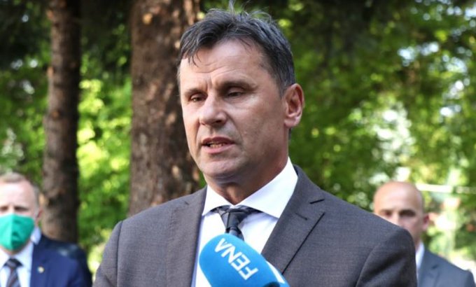 Federalni premijer Fadil Novalić ne prestaje da iznenađuje javnost: “To je gotovo pa nevjerovatno. Novih 30. 000 mjesta je donio Zakon o radu”