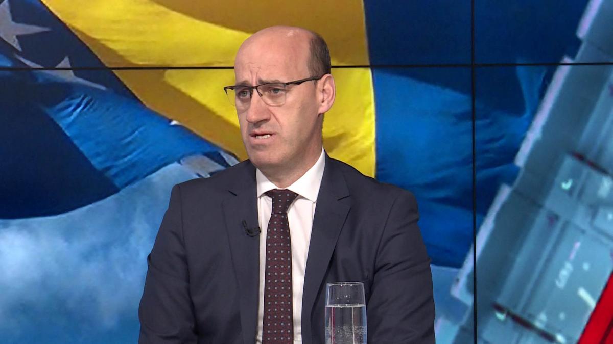 Ramiz Salkić diže na uzbunu: “Srbija radi na ujedinjenju s RS-om i to dok izražava lažnu podršku suverentitetu BiH!”