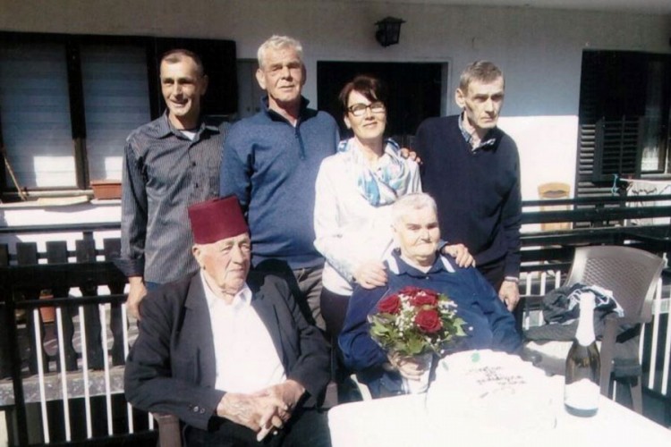 Bračni par iz BiH slavi 65 godina ljubavi: “Omiljeni u selu, a na glasu su kao ljudi koji vole druženje i šalu”
