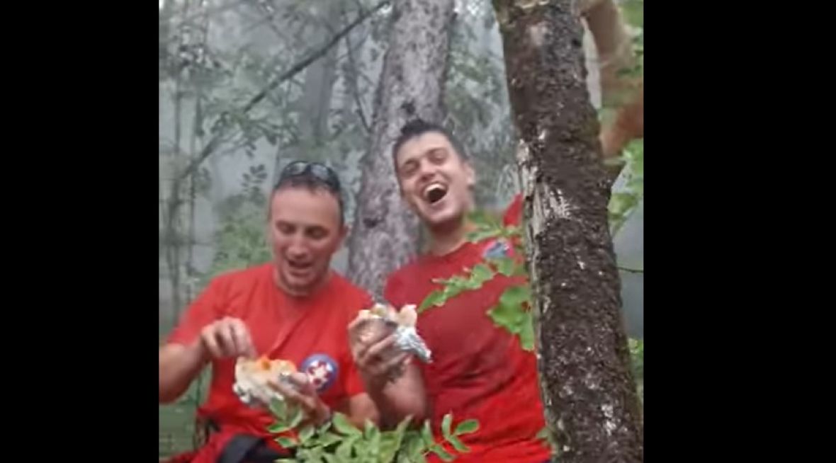 Pogledajte hrabre momke i njihovo slavlje: Neopisiva radost vatrogasaca u BiH nakon što je počela padati kiša