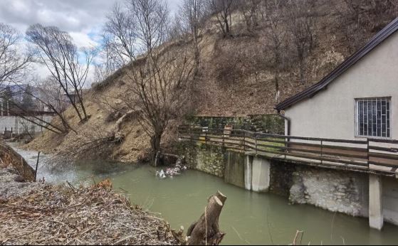 GRAĐANI U STRAHU Aktivirano klizište u Zenici, jedna porodica iselila iz kuće